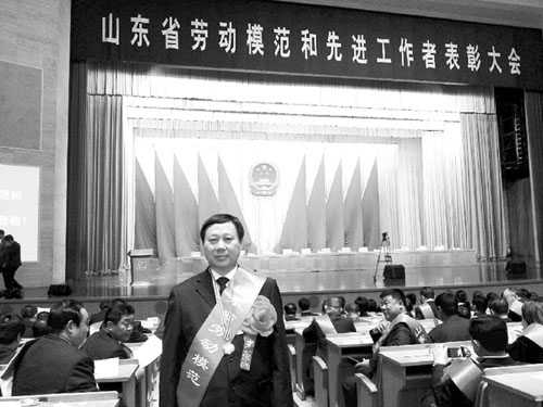 捐赠百万的穷乡医