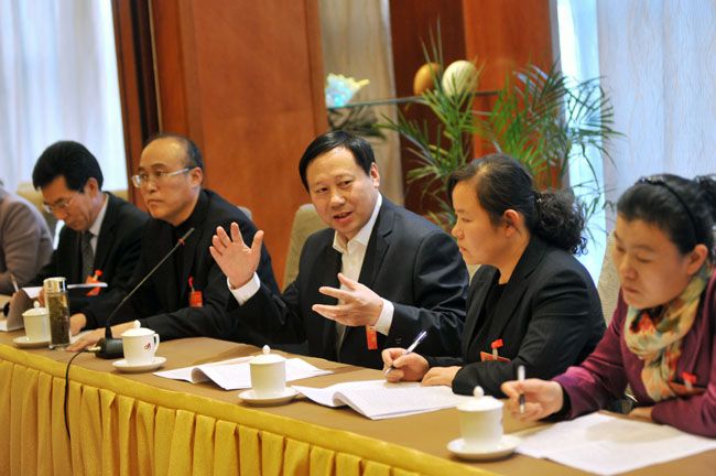 政协济宁市十三届一次会议分组讨论