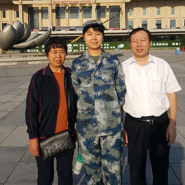 用平凡的故事书写大爱