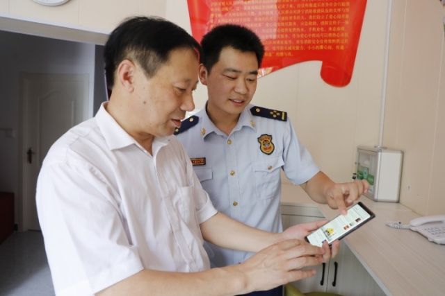 让身边的先进典型发光闪光荣光&nbsp;—